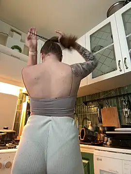 MayaMystic online show from April 16, 1:12 pm