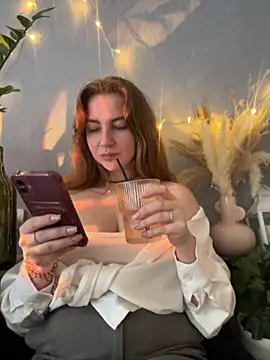 MayaMystic online show from September 29, 1:17 pm