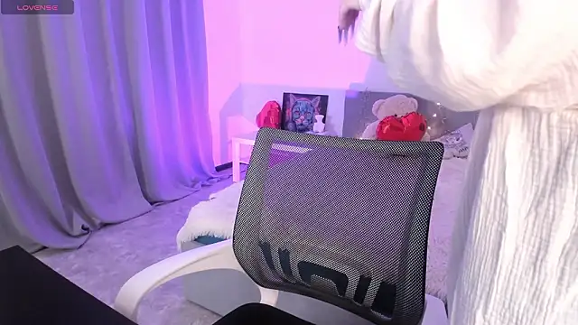 Lissa Meow  online show from March 13, 1:43 am