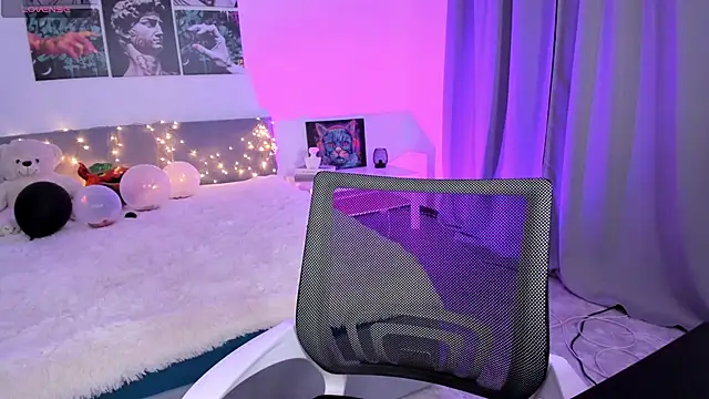 Snapshot of Lissa_Meow_ chatting on November 20, 1:50 am Lissa Meow online show from November 20, 1:50 am