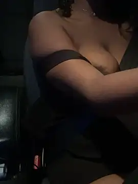 Snapshot of squirtluxe_ chatting on January 22, 2:04 am squirtluxe online show from January 22, 2:04 am