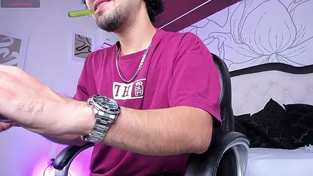 Snapshot of Samir_bear chatting on January 17, 12:42 pm Samir bear online show from January 17, 12:42 pm