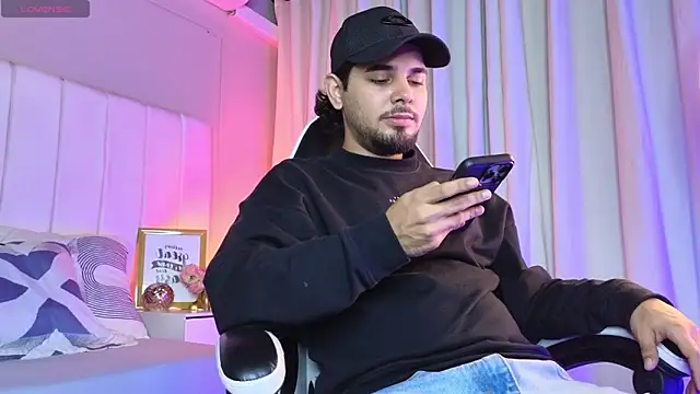 Snapshot of Samir_bear chatting on February 21, 12:29 pm Samir bear online show from February 21, 12:29 pm