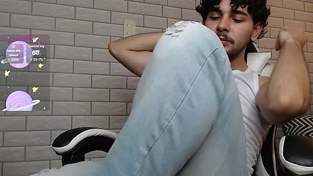 Snapshot of Samir_bear chatting on October 9, 2:23 am Samir bear online show from October 9, 2:23 am