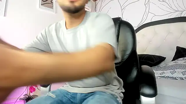 Snapshot of Samir_bear chatting on February 25, 12:49 pm Samir bear online show from February 25, 12:49 pm