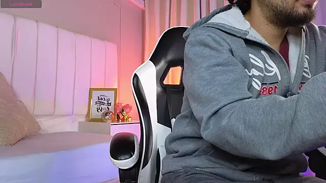 Snapshot of Samir_bear chatting on February 2, 12:59 pm Samir bear online show from February 2, 12:59 pm