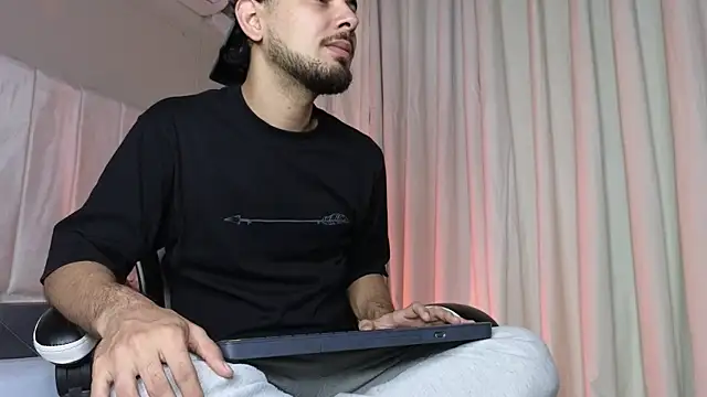 Samir bear online show from October 31, 12:35 pm