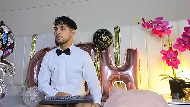 Snapshot of Samir_bear chatting on March 7, 1:07 pm Samir bear online show from March 7, 1:07 pm