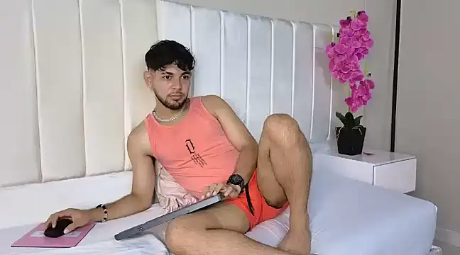 Snapshot of Samir_bear chatting on February 26, 12:27 pm Samir bear online show from February 26, 12:27 pm