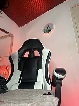 Snapshot of Samir_bear chatting on June 3, 2:33 pm Samir bear online show from June 3, 2:33 pm