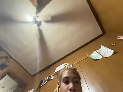 carmelbbyx22 online show from May 22, 9:46 pm