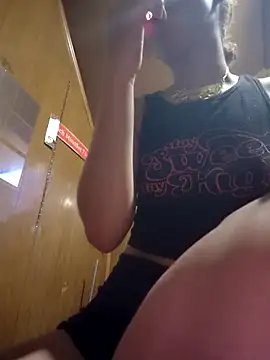 carmelbbyx22 online show from May 9, 5:16 pm