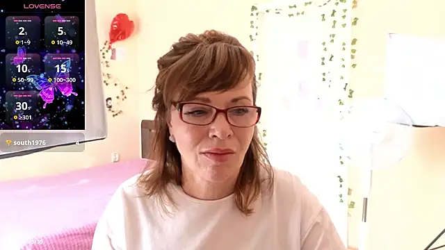 Snapshot of Miss_Moren chatting on July 15, 4:19 am Miss Moren online show from July 15, 4:19 am