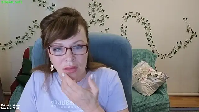 Snapshot of Miss_Moren chatting on July 27, 5:14 am Miss Moren online show from July 27, 5:14 am