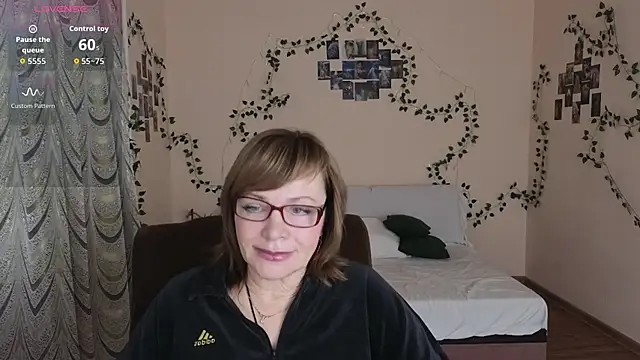 Snapshot of Miss_Moren chatting on November 13, 4:38 am Miss Moren online show from November 13, 4:38 am