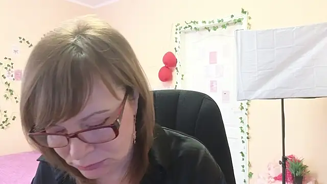 Snapshot of Miss_Moren chatting on March 19, 4:45 am Miss Moren online show from March 19, 4:45 am
