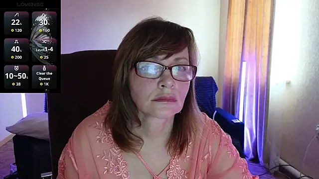 Snapshot of Miss_Moren chatting on April 4, 5:25 am Miss Moren online show from April 4, 5:25 am