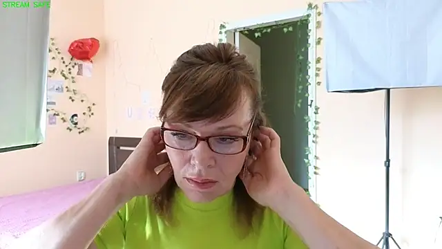 Snapshot of Miss_Moren chatting on August 1, 4:10 am Miss Moren online show from August 1, 4:10 am