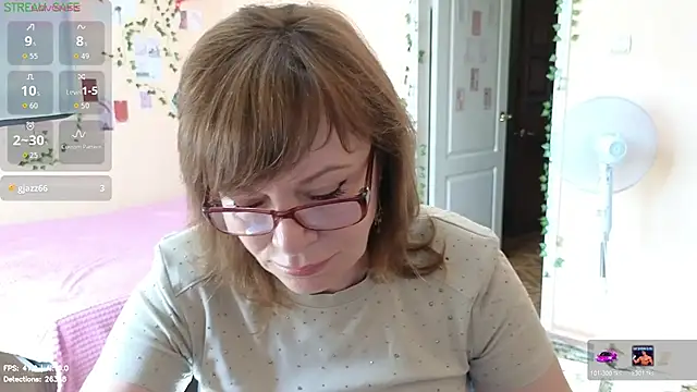 Snapshot of Miss_Moren chatting on July 24, 4:08 am Miss Moren online show from July 24, 4:08 am