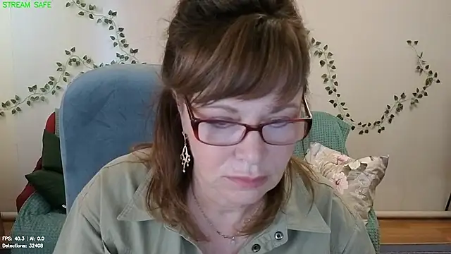 Snapshot of Miss_Moren chatting on July 26, 5:25 am Miss Moren online show from July 26, 5:25 am