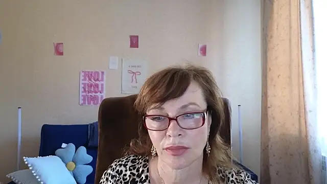 Snapshot of Miss_Moren chatting on August 8, 5:25 am Miss Moren online show from August 8, 5:25 am