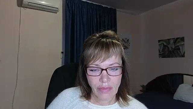 Snapshot of Miss_Moren chatting on September 28, 4:08 am Miss Moren online show from September 28, 4:08 am