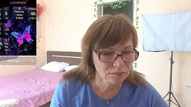 Snapshot of Miss_Moren chatting on July 10, 5:40 am Miss Moren online show from July 10, 5:40 am