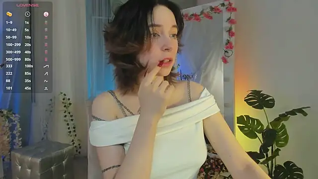 Snapshot of lilithlunna chatting on February 19, 2:23 am lilithlunna online show from February 19, 2:23 am