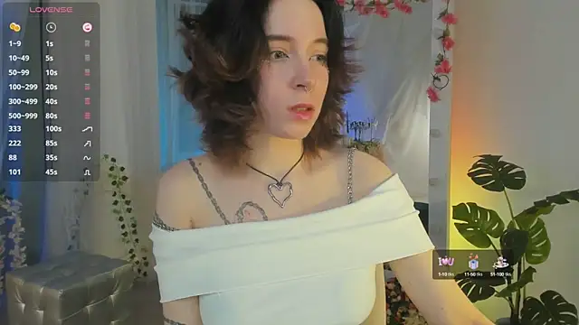 Snapshot of lilithlunna chatting on February 18, 10:03 pm lilithlunna online show from February 18, 10:03 pm