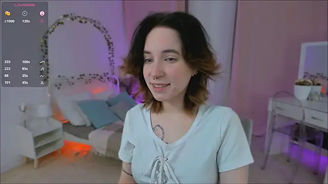 Snapshot of lilithlunna chatting on March 18, 9:43 pm lilithlunna online show from March 18, 9:43 pm