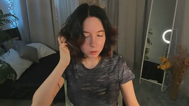 Snapshot of lilithlunna chatting on February 25, 3:53 pm lilithlunna online show from February 25, 3:53 pm