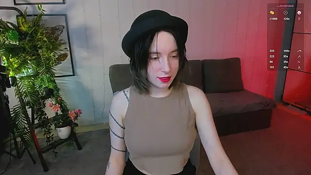 Snapshot of lilithlunna chatting on February 6, 11:15 pm lilithlunna online show from February 6, 11:15 pm
