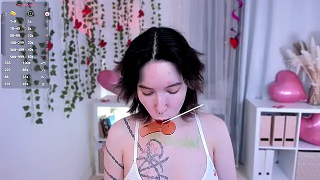 Snapshot of lilithlunna chatting on February 14, 7:33 pm lilithlunna online show from February 14, 7:33 pm