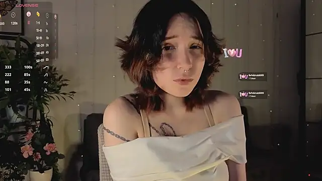 Snapshot of lilithlunna chatting on March 8, 1:28 am lilithlunna online show from March 8, 1:28 am