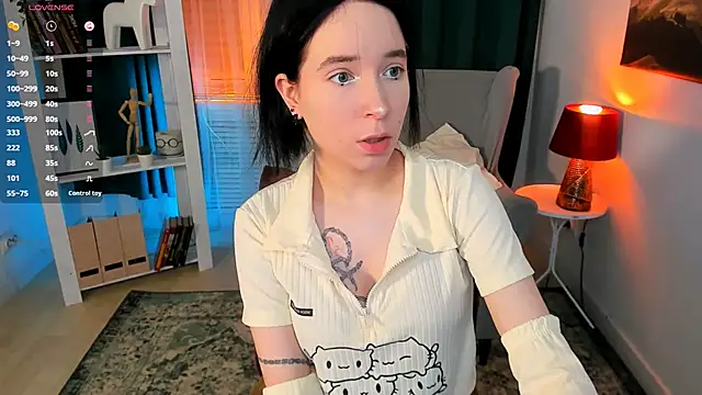 Snapshot of lilithlunna chatting on October 17, 12:40 pm lilithlunna online show from October 17, 12:40 pm