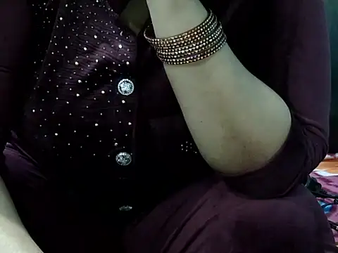 Snapshot of Housewife12 chatting on December 15, 9:04 am Housewife12 online show from December 15, 9:04 am