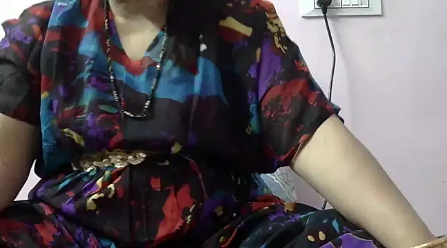 Snapshot of Housewife12 chatting on March 18, 4:28 pm Housewife12 online show from March 18, 4:28 pm