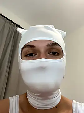 Nikki Hoee online show from November 9, 9:30 pm