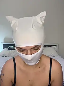 Nikki Hoee online show from November 14, 2:32 pm