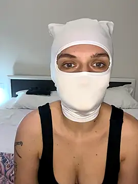 Nikki Hoee online show from November 15, 1:37 pm