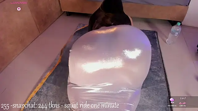 victoriaroyce1 online show from December 19, 11:56 am