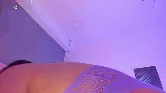 victoriaroyce1 online show from October 29, 1:21 pm