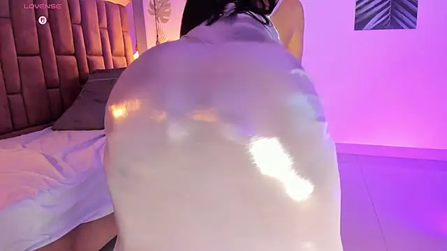 victoriaroyce1 online show from November 7, 1:15 pm