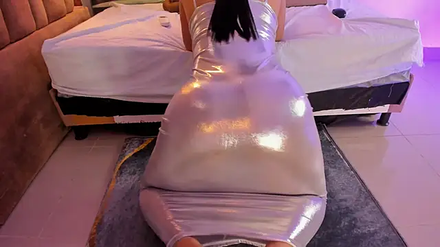 victoriaroyce1 online show from November 28, 1:11 pm