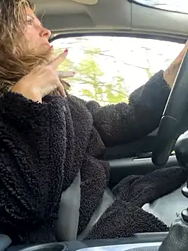 sansan2411 online show from March 29, 1:35 pm