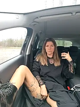 Snapshot of sansan2411 chatting on February 19, 1:41 pm sansan2411 online show from February 19, 1:41 pm