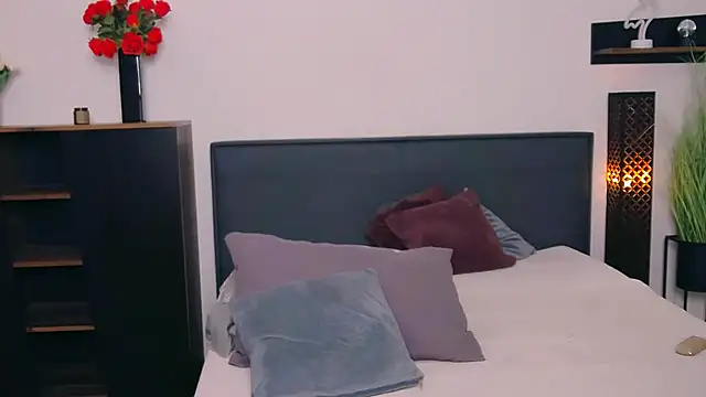 Lia Benini online show from February 25, 3:23 pm