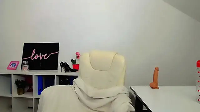 Lia Benini online show from February 27, 10:31 pm