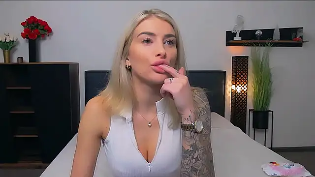 Lia Benini online show from January 12, 10:22 am