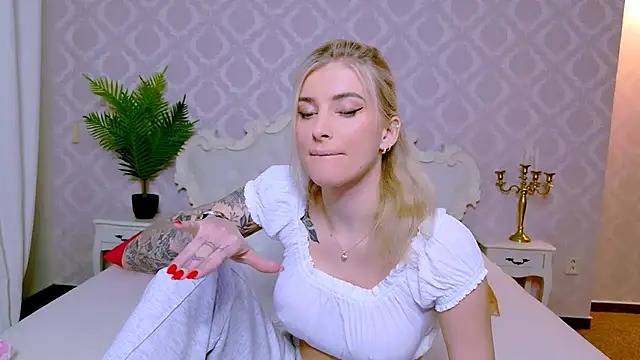 Lia Benini online show from February 9, 9:29 am